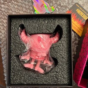 Brand New MISCHIEF TOYS PINK GLOW GASTLEY LE /350 VINYL FIGURINE 4” INCH $150